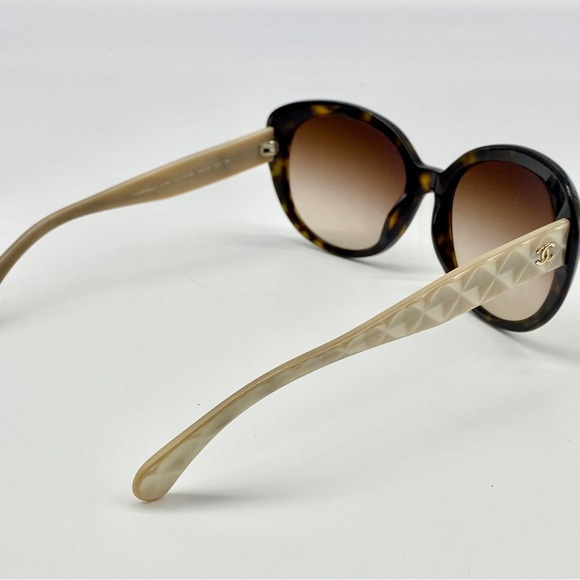 AUTHENTIC CHANEL QUILTED GOLD 5184 TORTOISE WOMENS SUNGLASSES WITH CASE - Picture 6 of 8